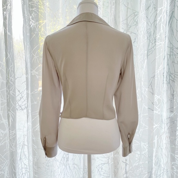 EMPORIO ARMANI LIGHT GRAY SILK COLLARED V-NECK LONG SLEEVE CROP BLOUSE TOP - Picture 3 of 6